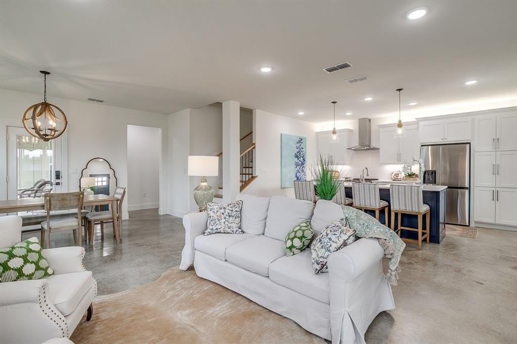 102 Cardinal Woods Ct - Photo 4 of 26