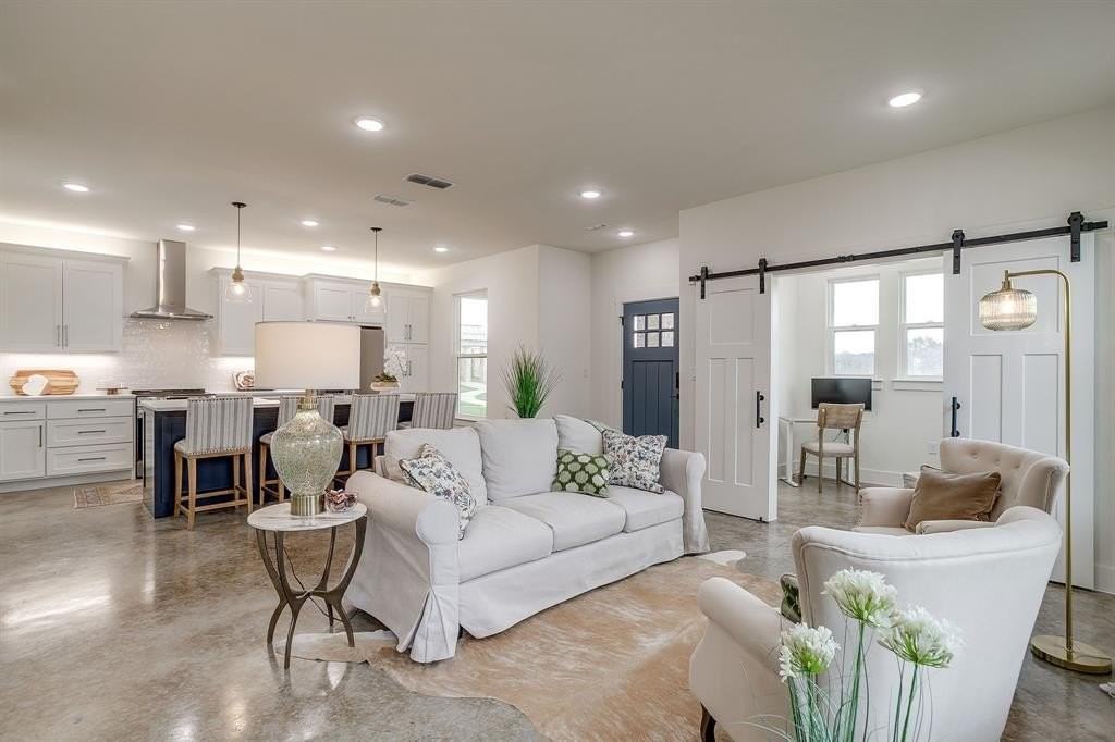 102 Cardinal Woods Ct - Photo 5 of 26