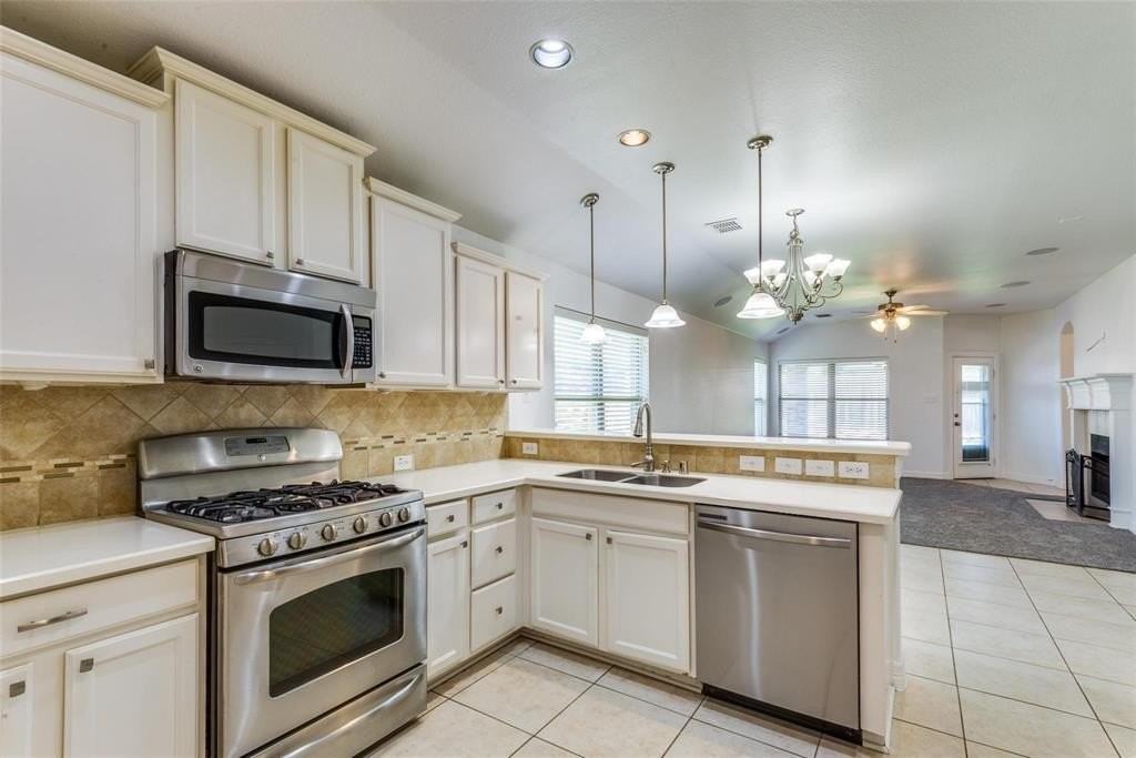 1513 Rosson Rd - Photo 3 of 17