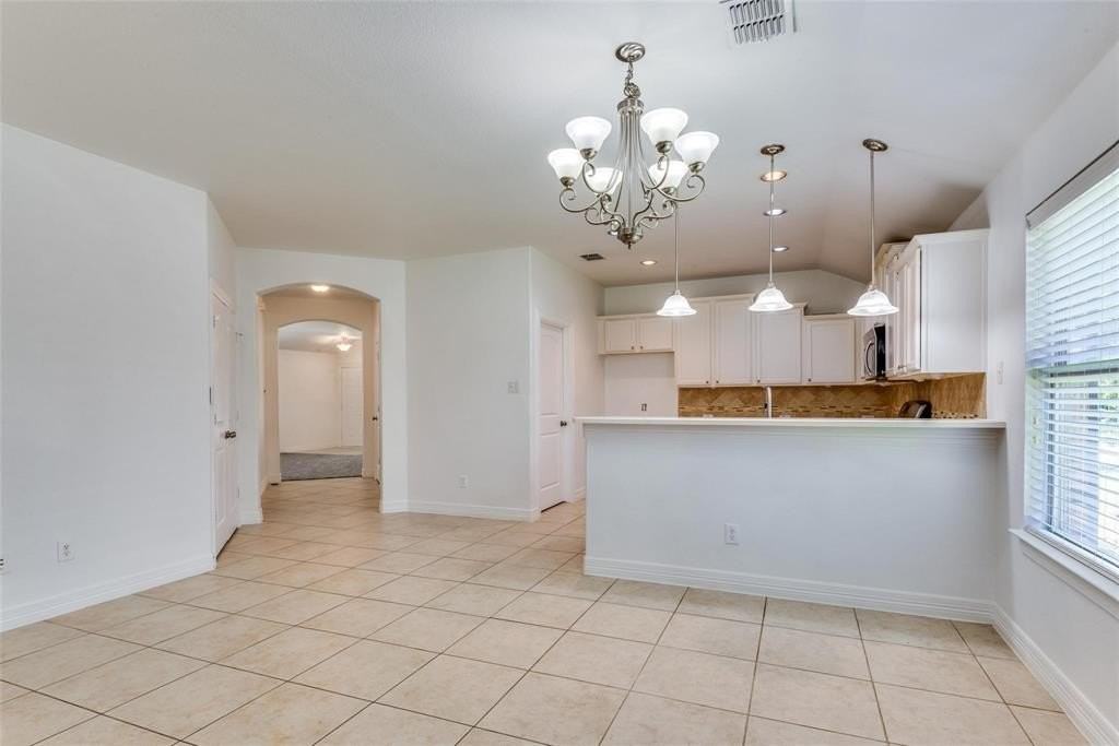 1513 Rosson Rd - Photo 6 of 17