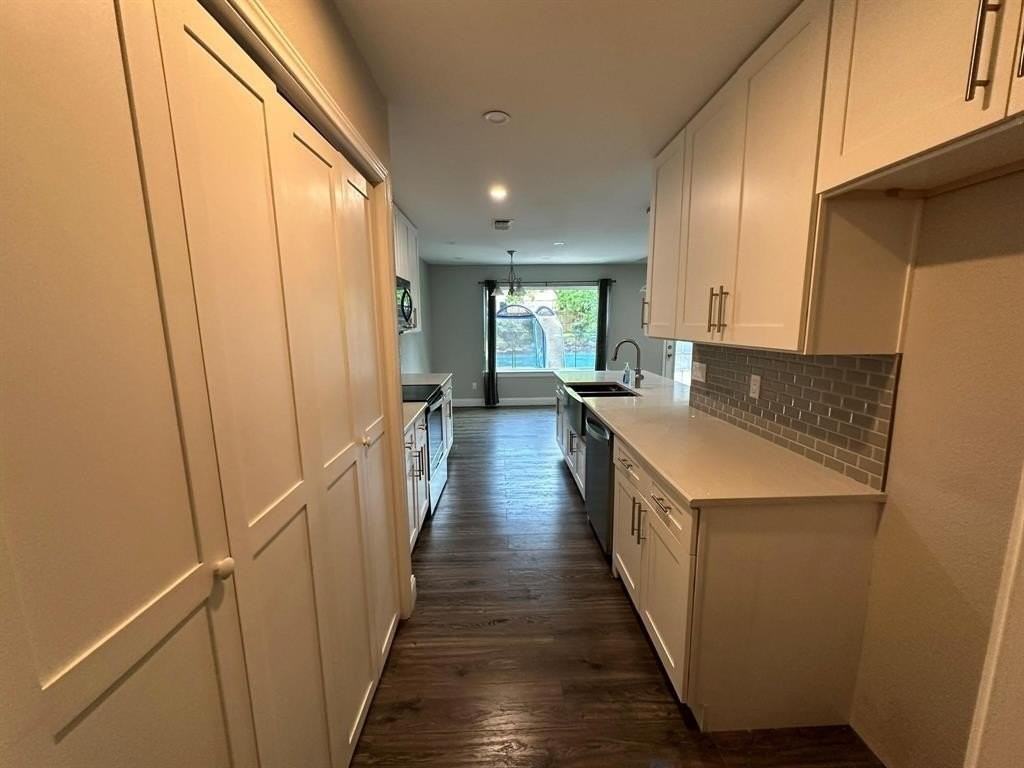 927 S Riverside Dr - Photo 4 of 17