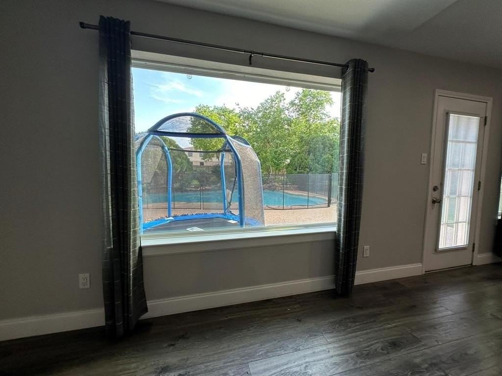 927 S Riverside Dr - Photo 7 of 17