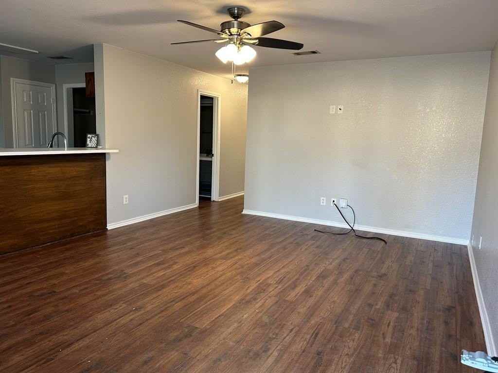 327 Shady Valley Dr - Photo 3 of 13