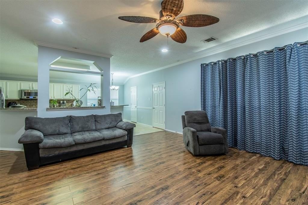 541 Rothschild Ln - Photo 3 of 25