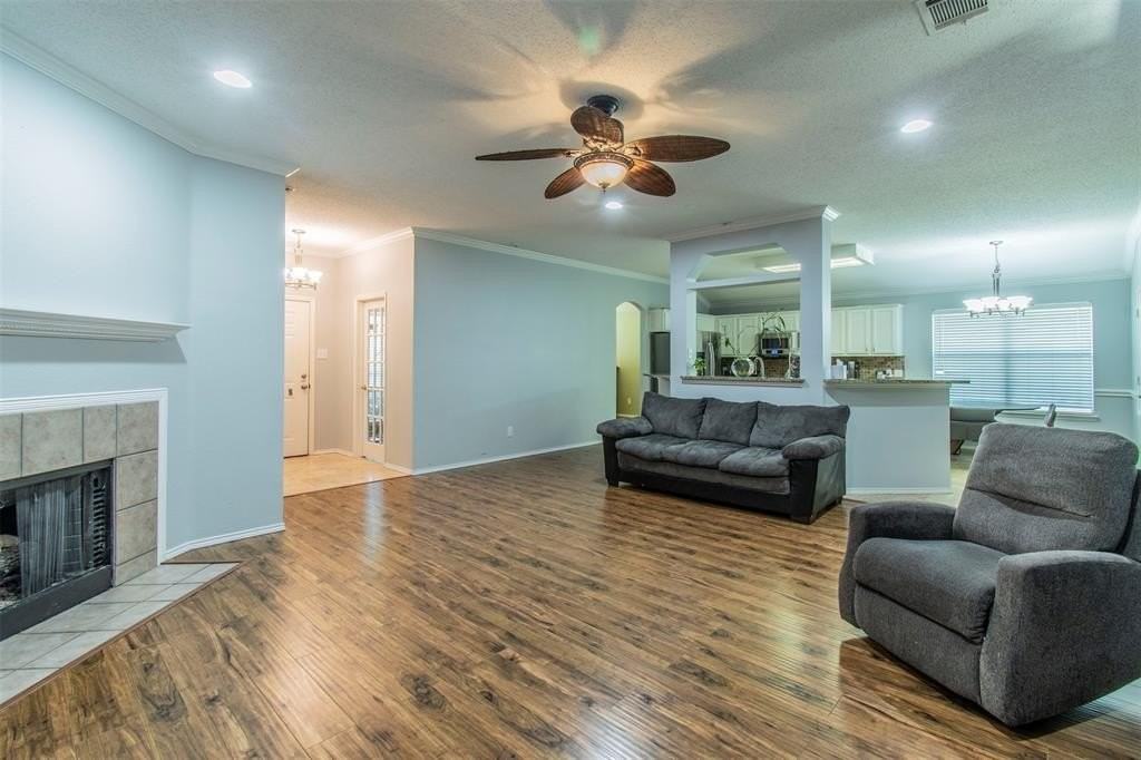 541 Rothschild Ln - Photo 4 of 25