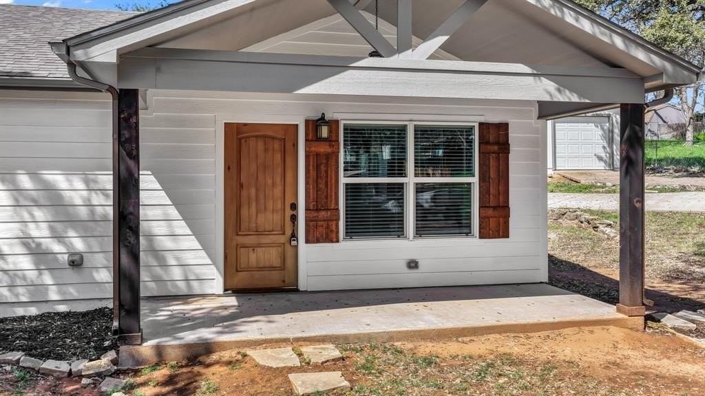 1830 Hitching Post Rd - Photo 3 of 34