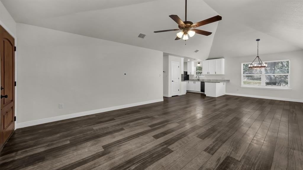 1830 Hitching Post Rd - Photo 5 of 34