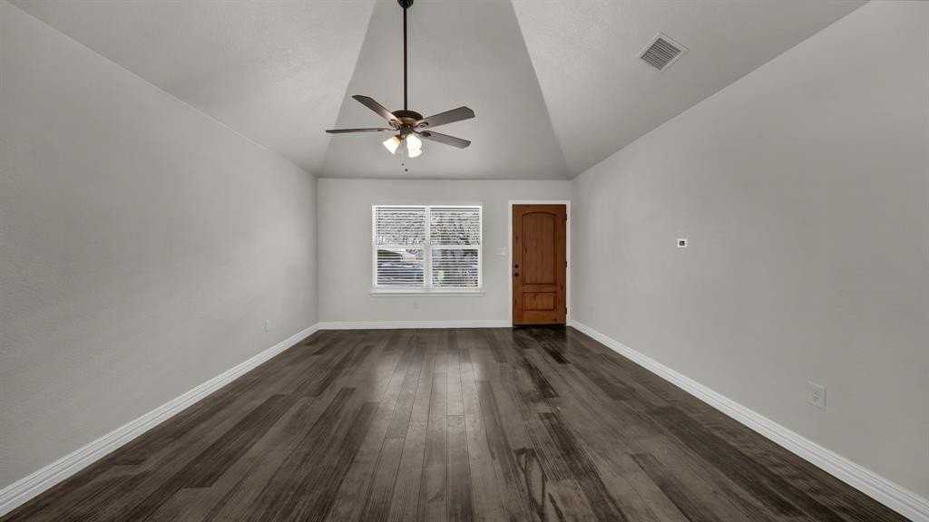 1830 Hitching Post Rd - Photo 7 of 34