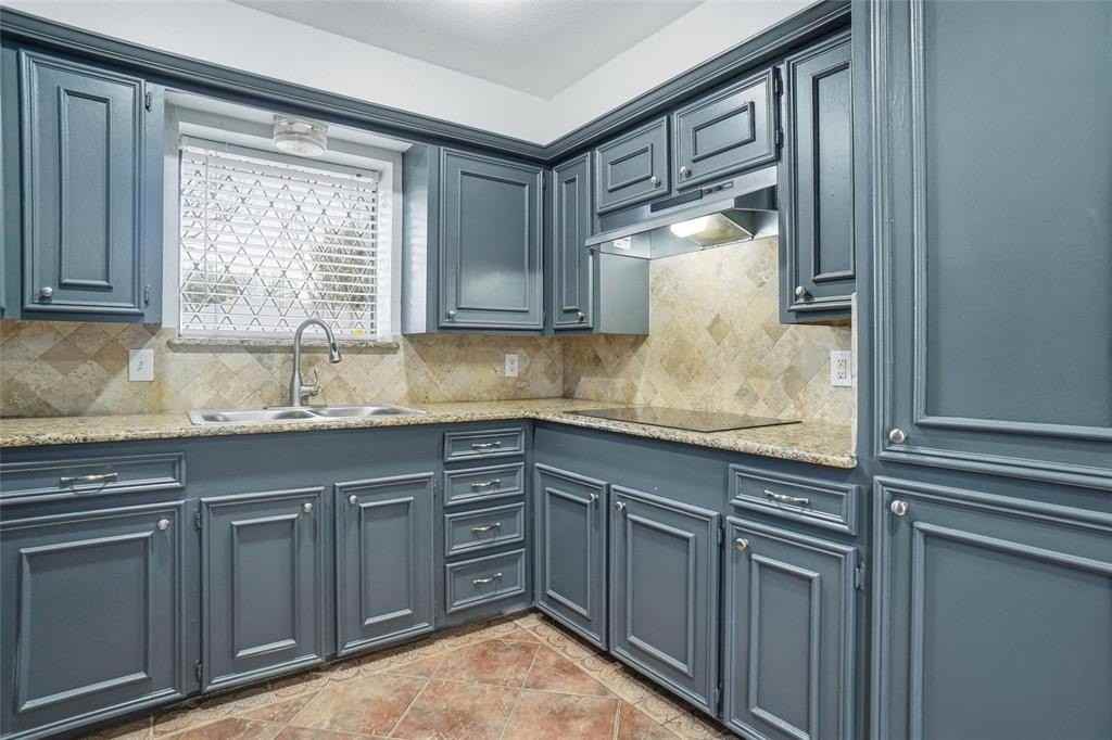 1329 Mackie Dr - Photo 5 of 21