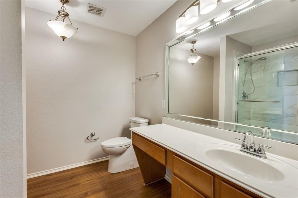 1009 Oak Hollow Ln - Photo 7 of 12