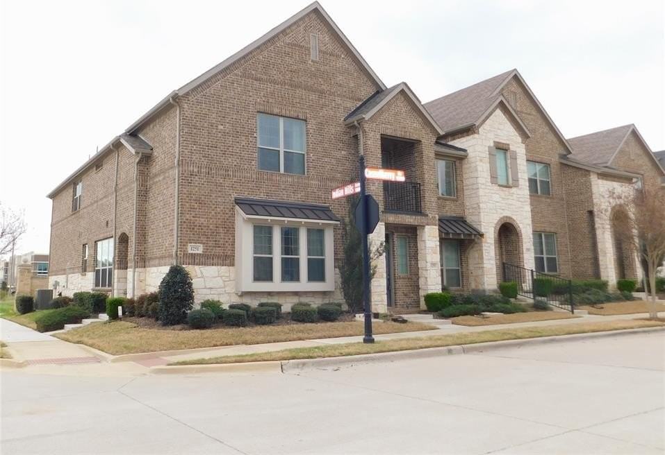 1255 Casselberry Dr - Photo 3 of 24