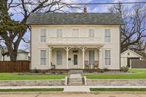 featured image of 616 W Virginia St