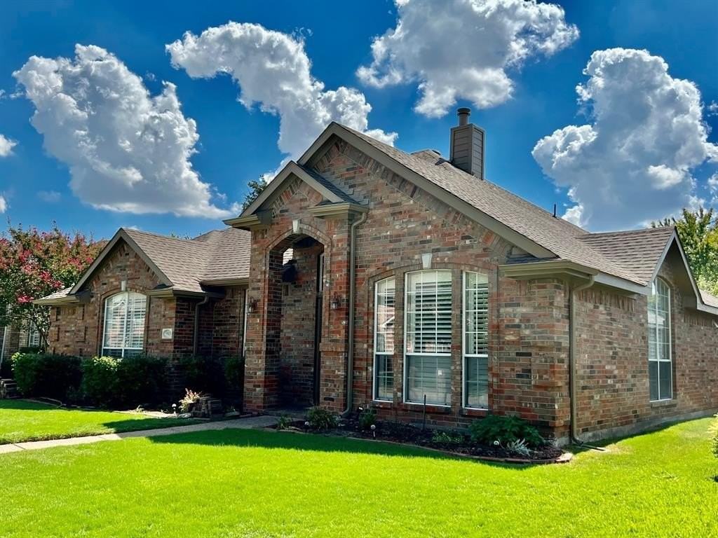 9905 Ashmont Dr - Photo 3 of 21