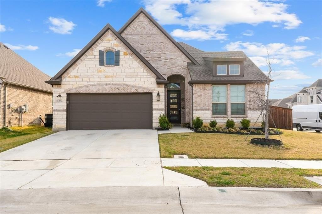 1375 Silverthorn Trl - Photo 2 of 18