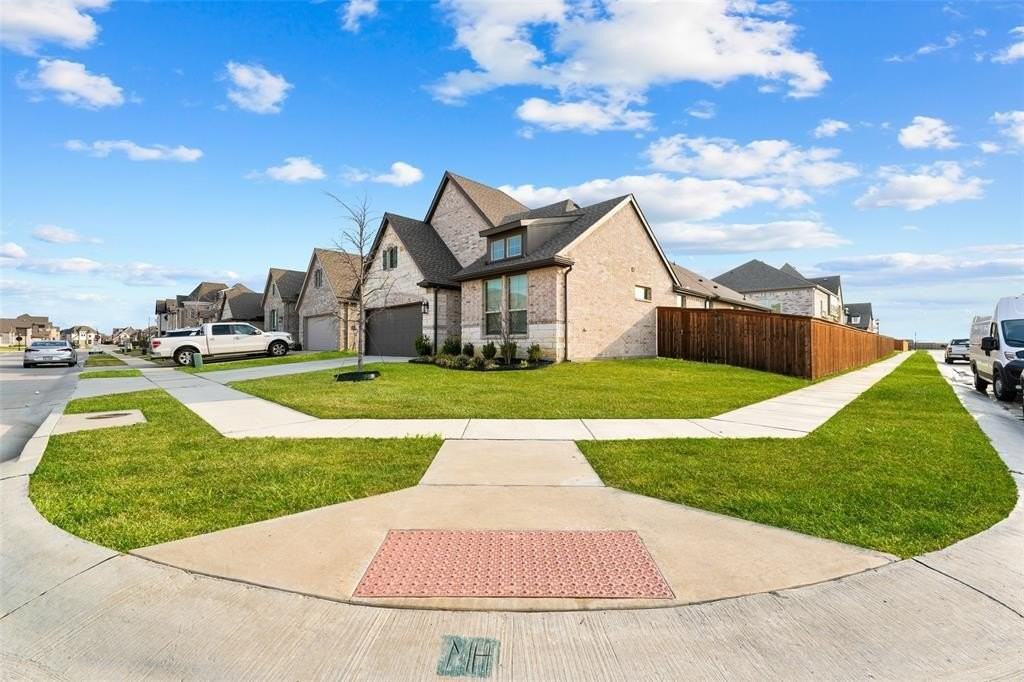 1375 Silverthorn Trl - Photo 3 of 18