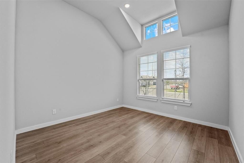 1375 Silverthorn Trl - Photo 5 of 18