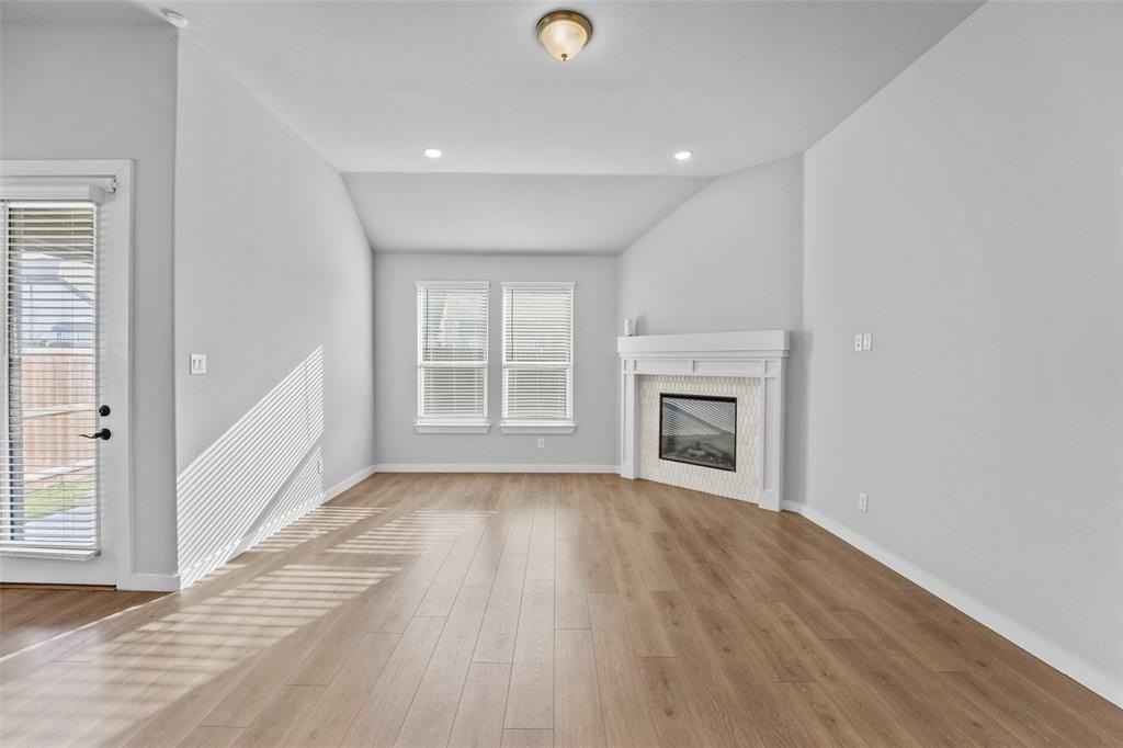 1375 Silverthorn Trl - Photo 6 of 18