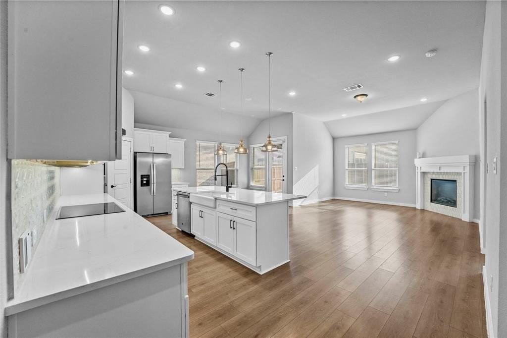 1375 Silverthorn Trl - Photo 7 of 18