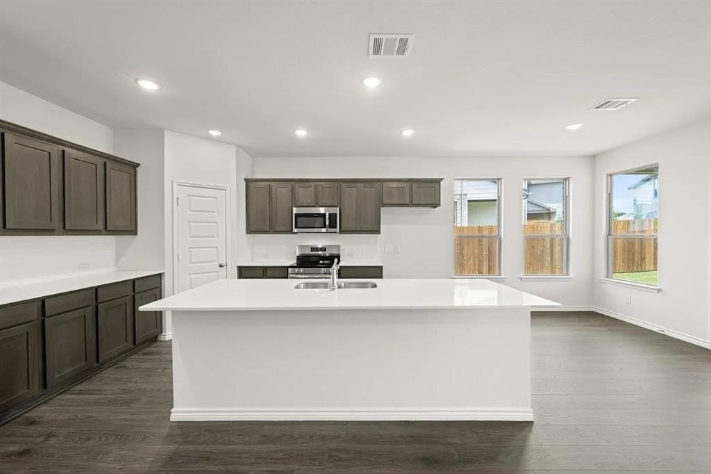 402 Saddle Ln - Photo 4 of 24