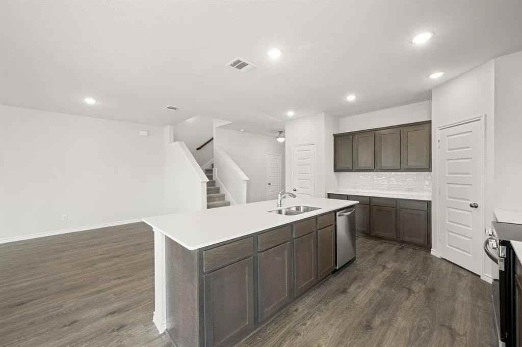 402 Saddle Ln - Photo 6 of 24