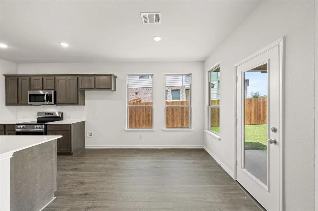 402 Saddle Ln - Photo 7 of 24