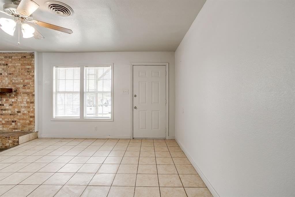 109 Ne Cindy Ln - Photo 4 of 20