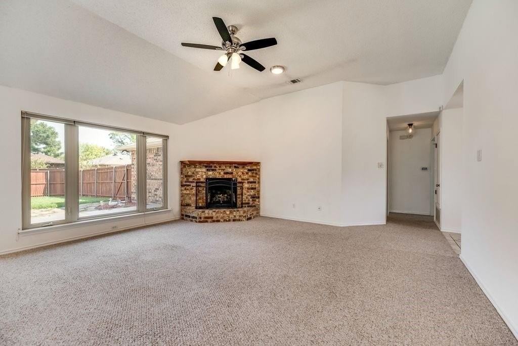 2031 Lansdown Dr - Photo 3 of 15