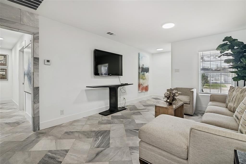 4419 Sexton Ln - Photo 6 of 37