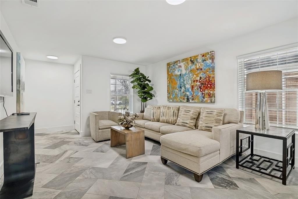 4419 Sexton Ln - Photo 7 of 37