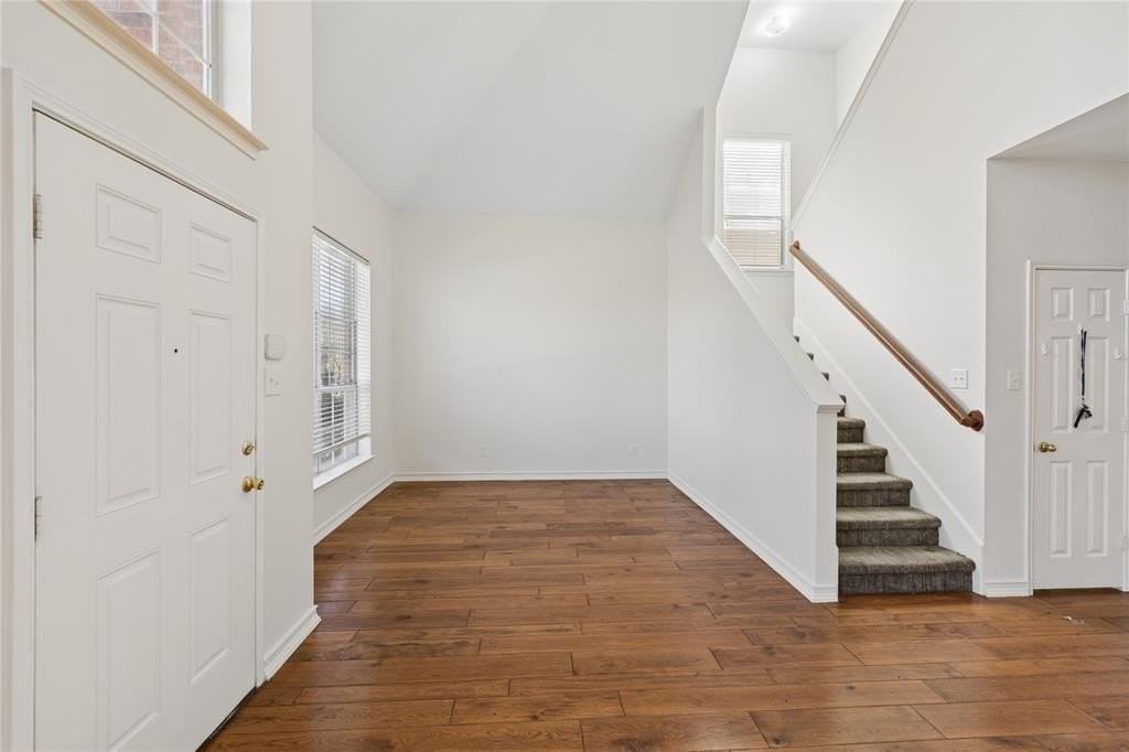 1616 Broadmoor Dr - Photo 3 of 37