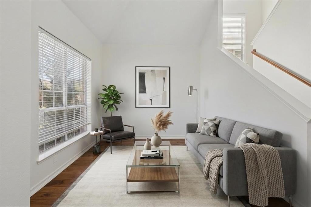 1616 Broadmoor Dr - Photo 4 of 37