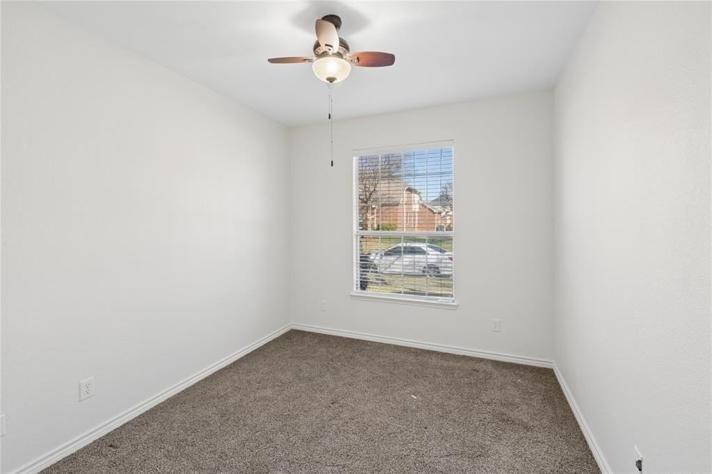 1616 Broadmoor Dr - Photo 5 of 37