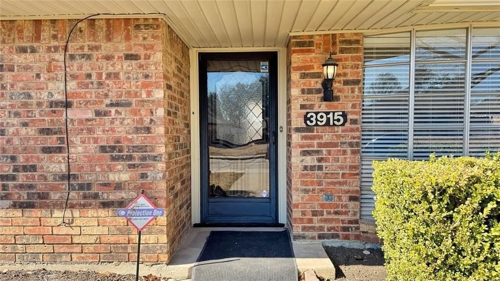 3915 Spring Hollow Dr - Photo 3 of 28