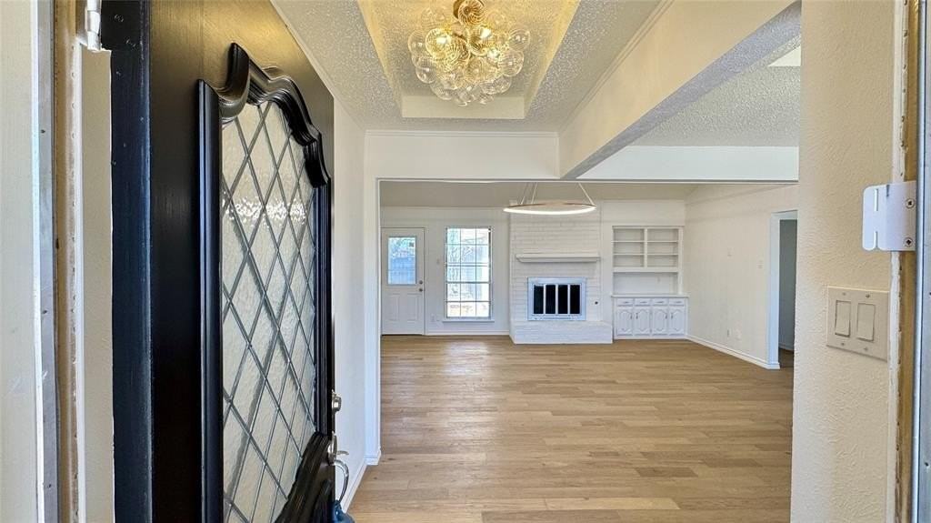 3915 Spring Hollow Dr - Photo 4 of 28