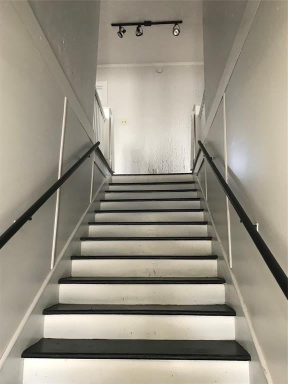 813 W 8th St #2 - Photo 2 of 15