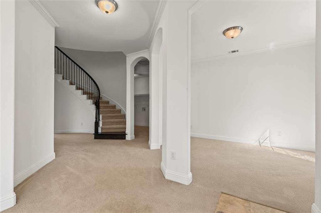 420 Preston Creek Dr - Photo 4 of 31