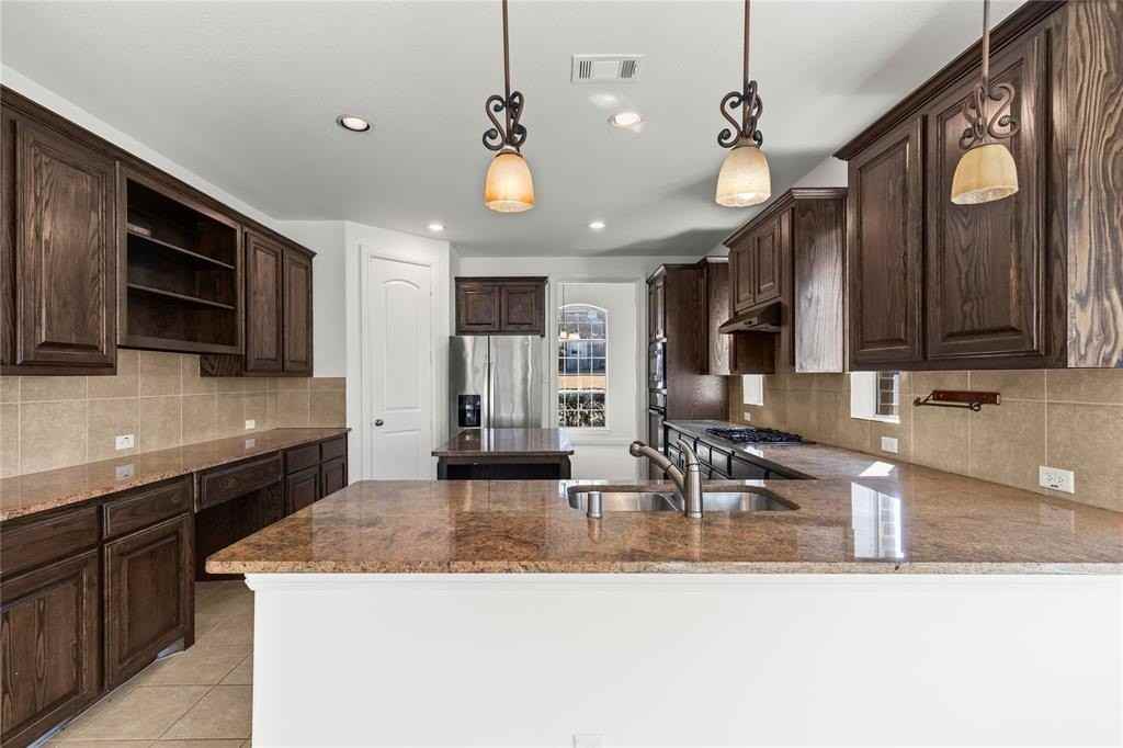 420 Preston Creek Dr - Photo 7 of 31