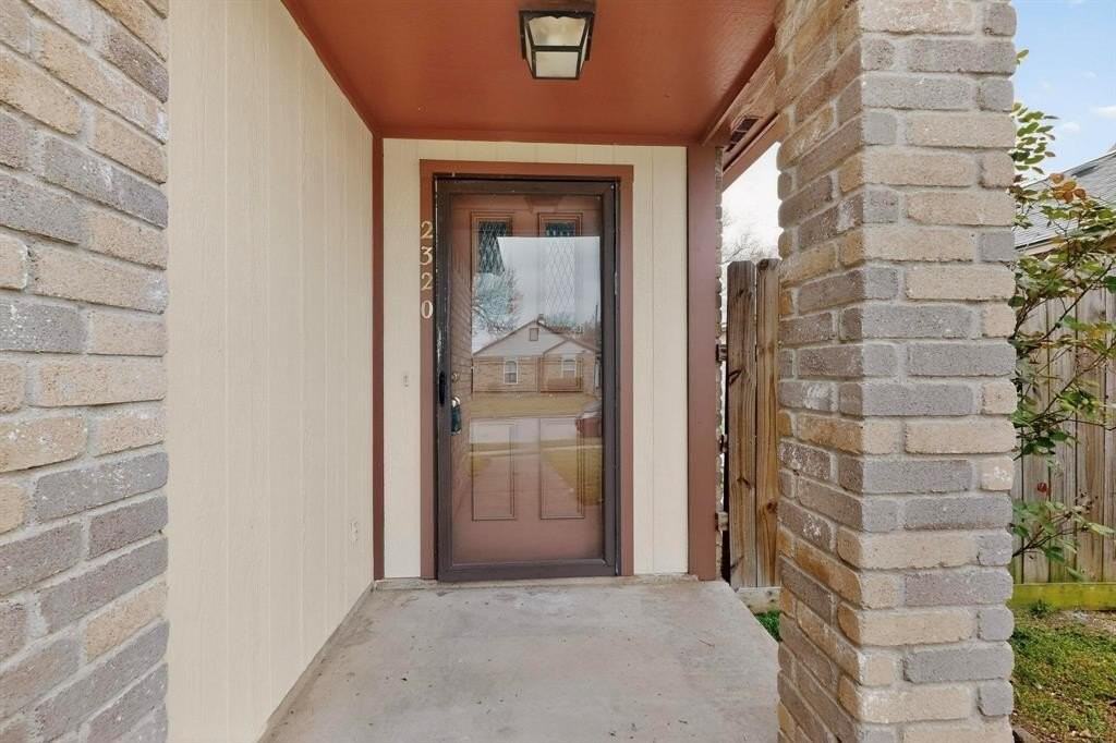 2320 Markland St - Photo 2 of 40