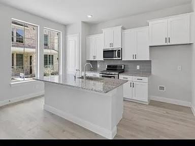 1558 Dulwich Dr - Photo 2 of 10