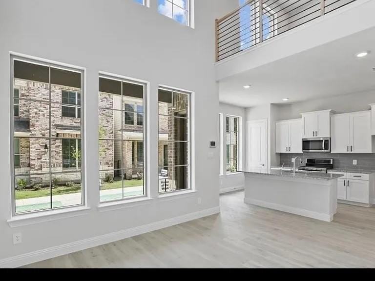 1558 Dulwich Dr - Photo 4 of 10