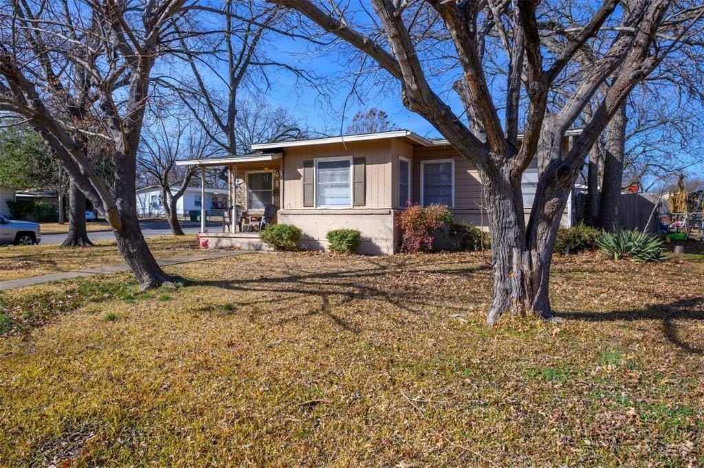 221 W Burton St - Photo 2 of 20