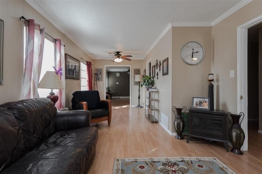 221 W Burton St - Photo 6 of 20