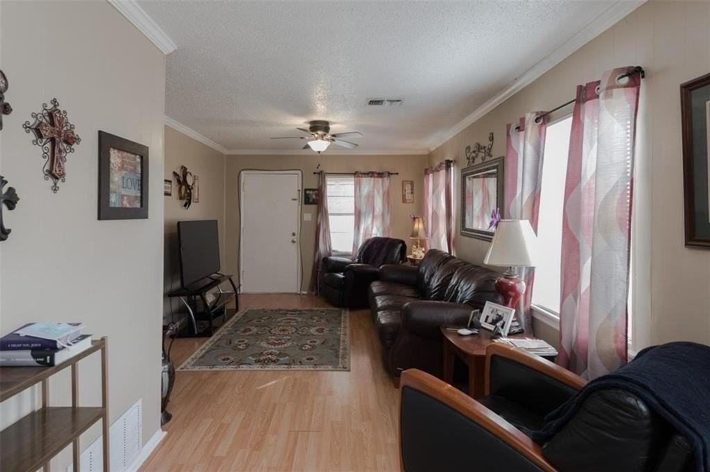 221 W Burton St - Photo 7 of 20