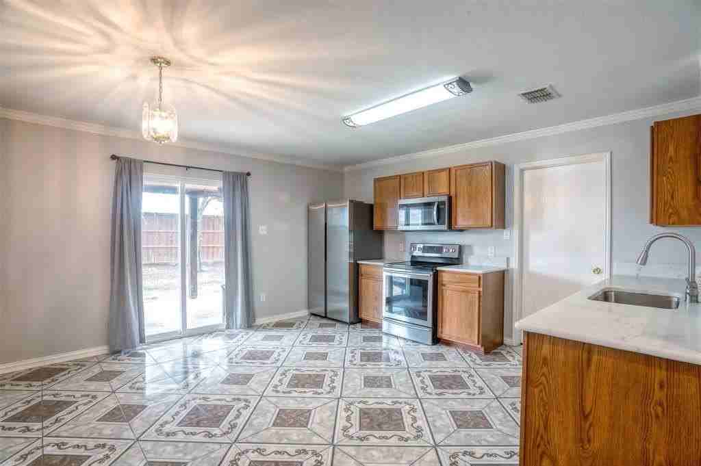 707 Overton Dr - Photo 7 of 25