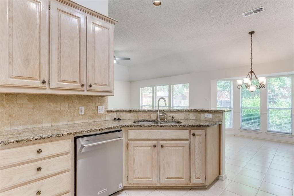 1523 Wayside Dr - Photo 4 of 15