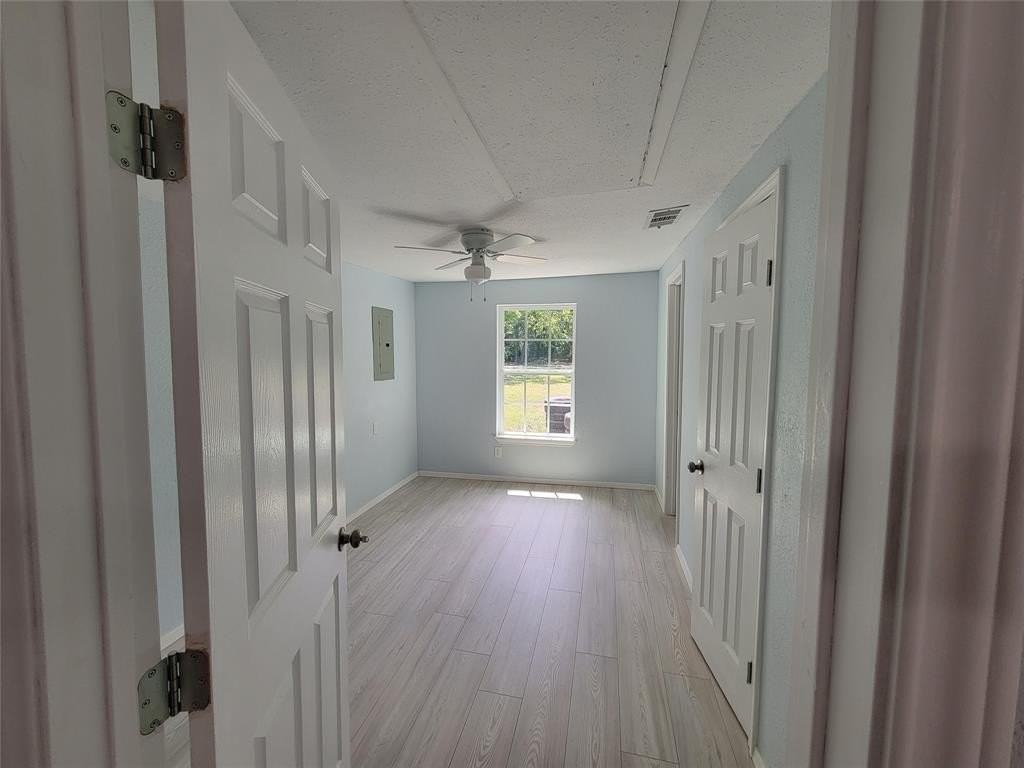 2213 Yale St - Photo 7 of 12