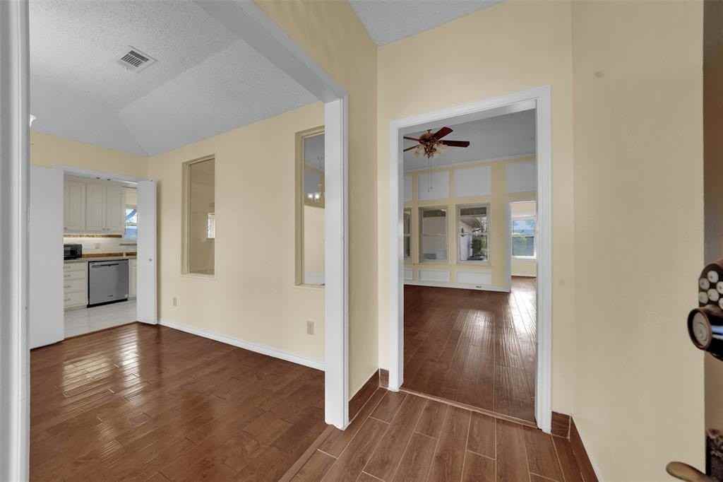 1516 Concord Dr - Photo 6 of 40