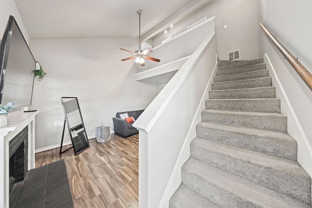 216 Cutting Horse Ln - Photo 5 of 37