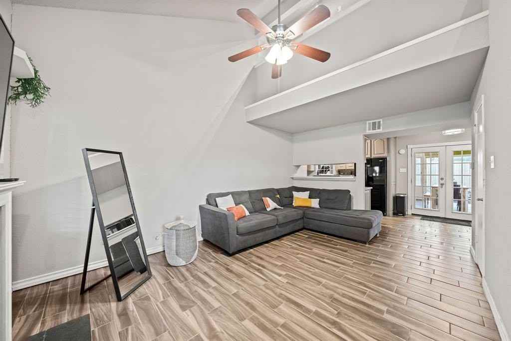 216 Cutting Horse Ln - Photo 6 of 37