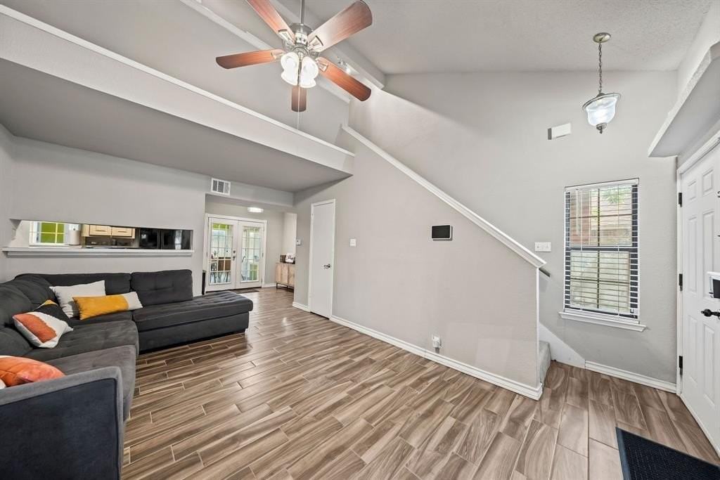 216 Cutting Horse Ln - Photo 7 of 37